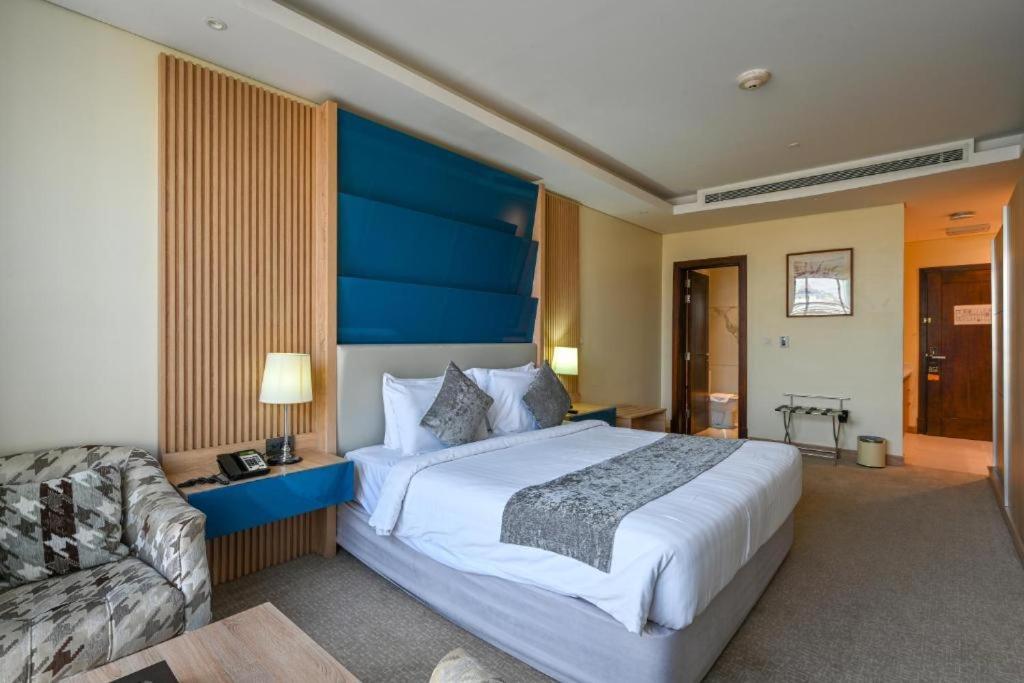 Al Mansour Suites Hotel Doha Bagian luar foto