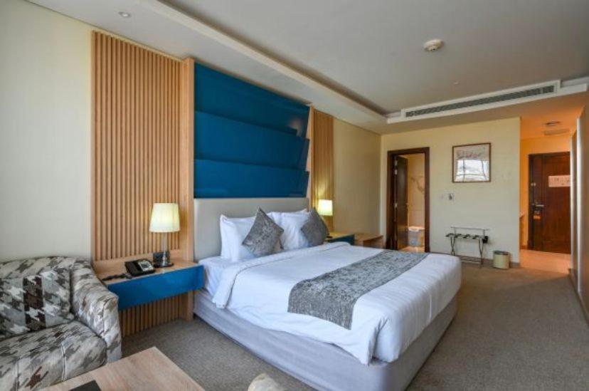 Al Mansour Suites Hotel Doha Bagian luar foto